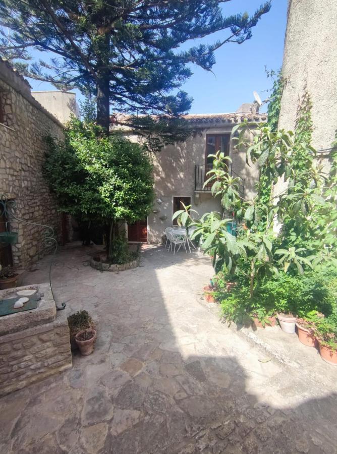 Apartmán Cortile Via Sales 11 Erice Exteriér fotografie